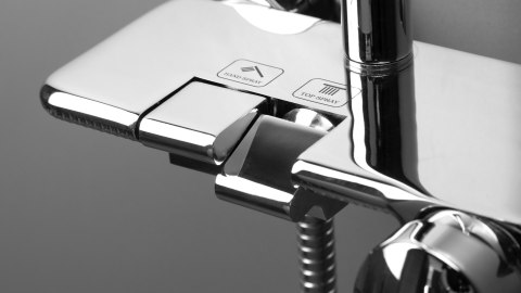 Deszczownica z baterią prysznicową i połką chrom Boro NER_04PM